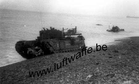 F-76200 Dieppe. Churchill détruits sur la plage (WH58)
