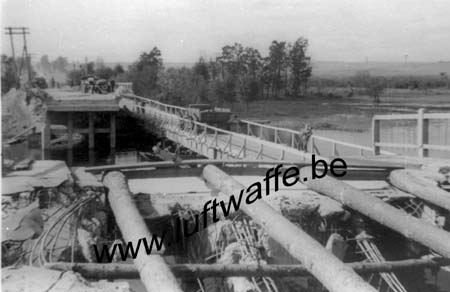 F-Mai-juin 40. Pont détruit (2) (AR59)