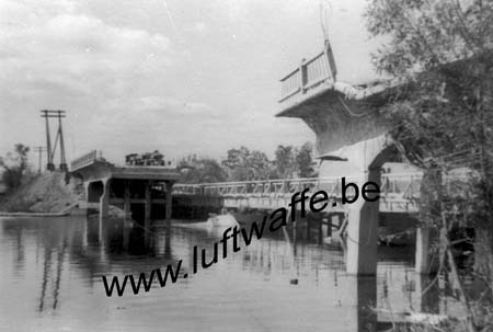 F-Mai-juin 40. Pont détruit (3) (AR59)
