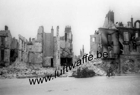 F-Mai-juin 40. Ville détruite (WH63)