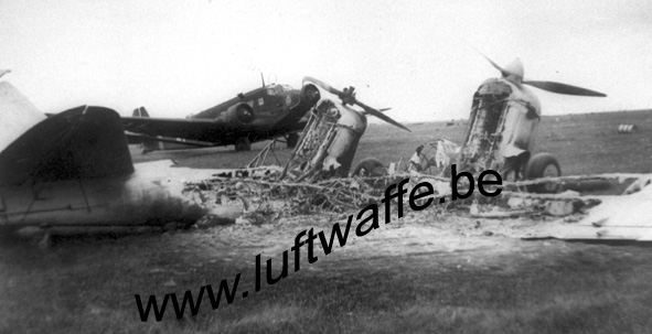 SP-In front of a Ju 52 (77.106)