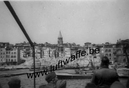 F-13000 Marseille. Le port fin 42 (WH34)