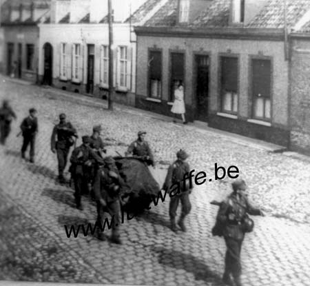 F-59140 Dunkerque (région). 1944. Colonne allemande (WH63)