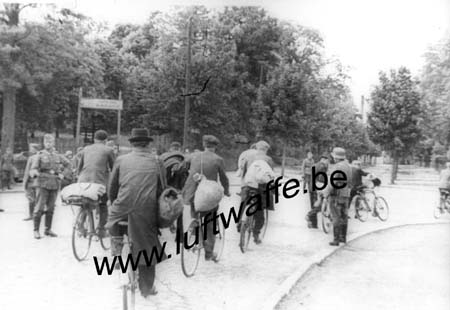 F-59400 Cambrai. Contrôle de civils. Mai 40 (WH14)