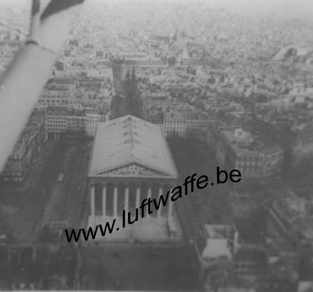 F-75000 Paris. 1940. Vue aérienne d'un Storch (WL466)