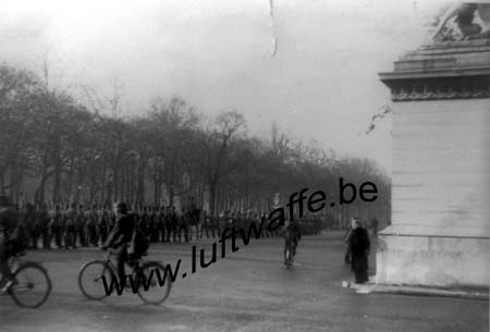 F-75000 Paris. 1942 (WL324)