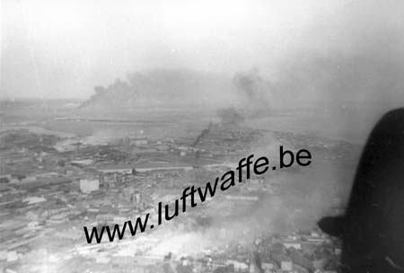 F-76600 Le Havre. En feu. Vue aérienne. 1940 (WL89)