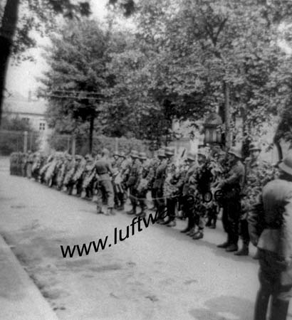 F-Sud de la France. 1943. Inhumation d'un FJ (4) (WL24)